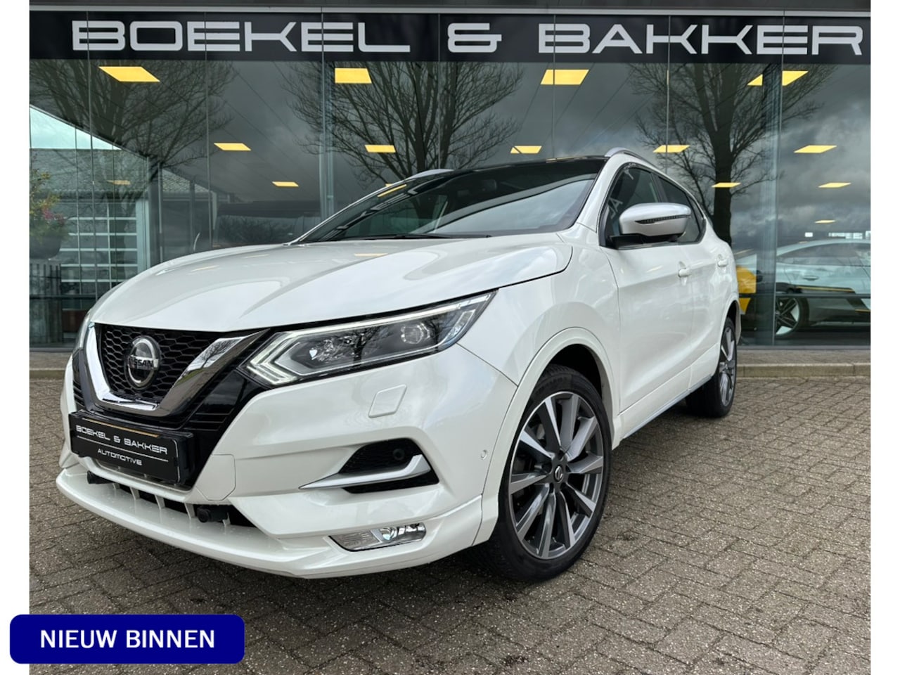 Nissan Qashqai - 1.3 DIG-T Tekna + ** Panodak ** Leder ** Trekhaak ** BOSE - AutoWereld.nl