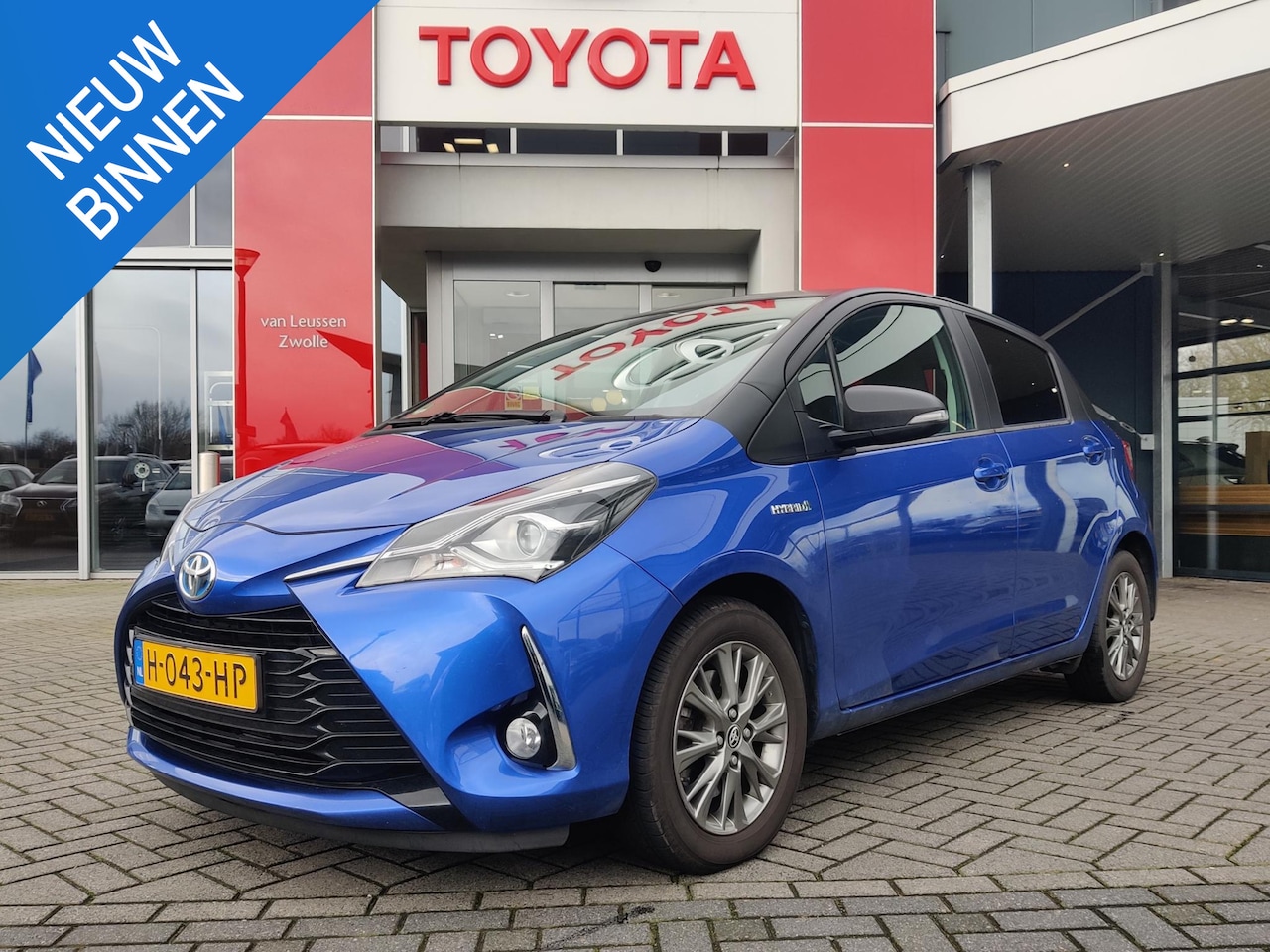 Toyota Yaris - 1.5 Hybrid Dynamic BI-TONE LM-VELGEN KEYLESS BLUETOOTH - AutoWereld.nl