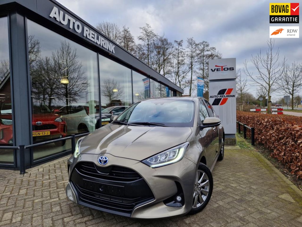 Toyota Yaris - 1.5 Hybrid Dynamic/LMV/STOEL-EN STUURVERWARMING/CARPLAY/KEYLESS ENTRY - AutoWereld.nl