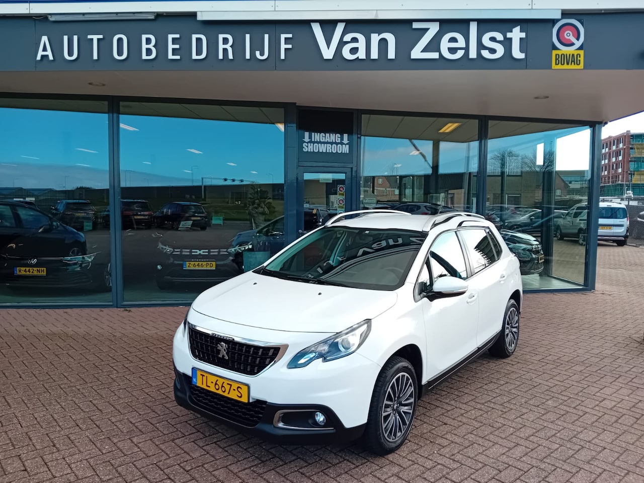 Peugeot 2008 - 1.2 PureTech Blue Lion 1.2 PureTech Blue Lion, Airco, Carplay/Android auto, Navigatie, Cruise control, Parkeersen - AutoWereld.nl