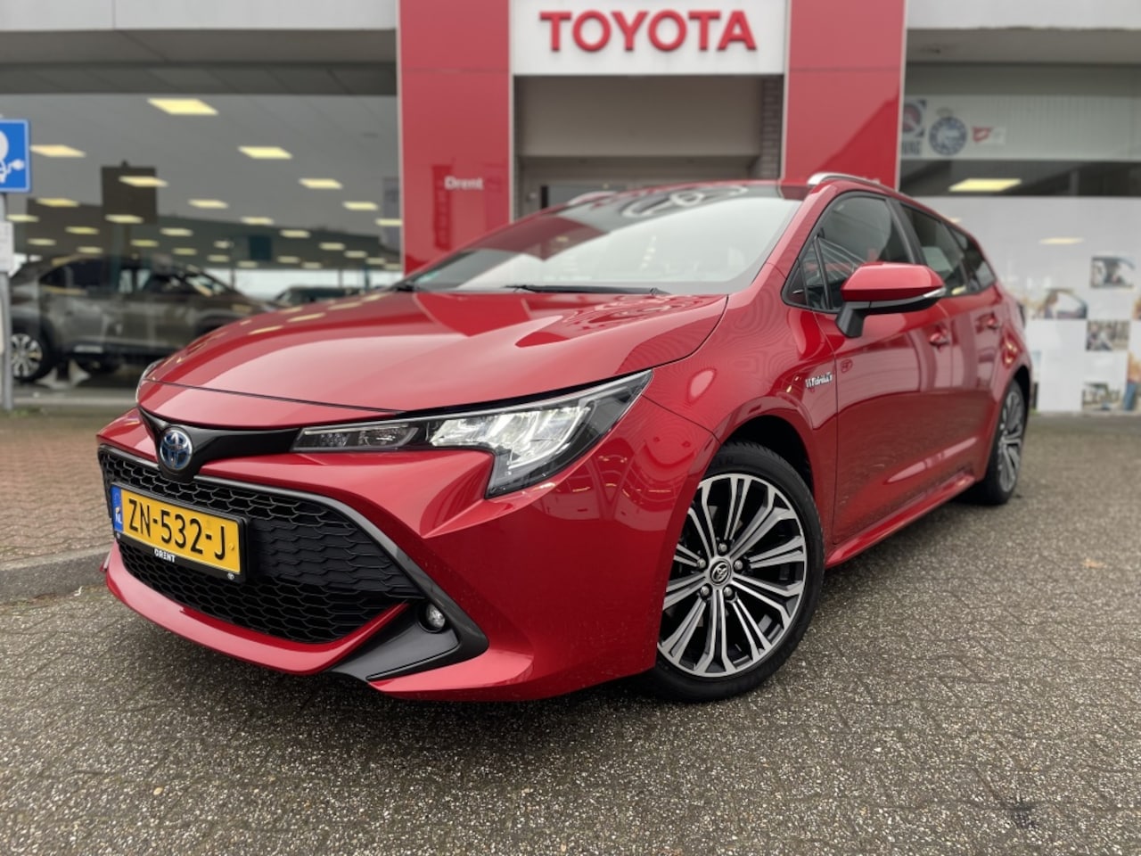 Toyota Corolla Touring Sports - 2.0 Hybrid First Edition | Trekhaak | Navi | DAB - AutoWereld.nl