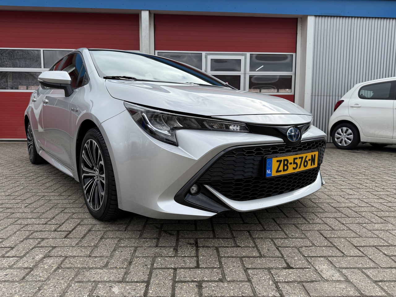 Toyota Corolla - 1.8 100 PK | Hybrid | First Edition | Navigatie |Stoelverwarming | Achteruitrijcamera | Au - AutoWereld.nl