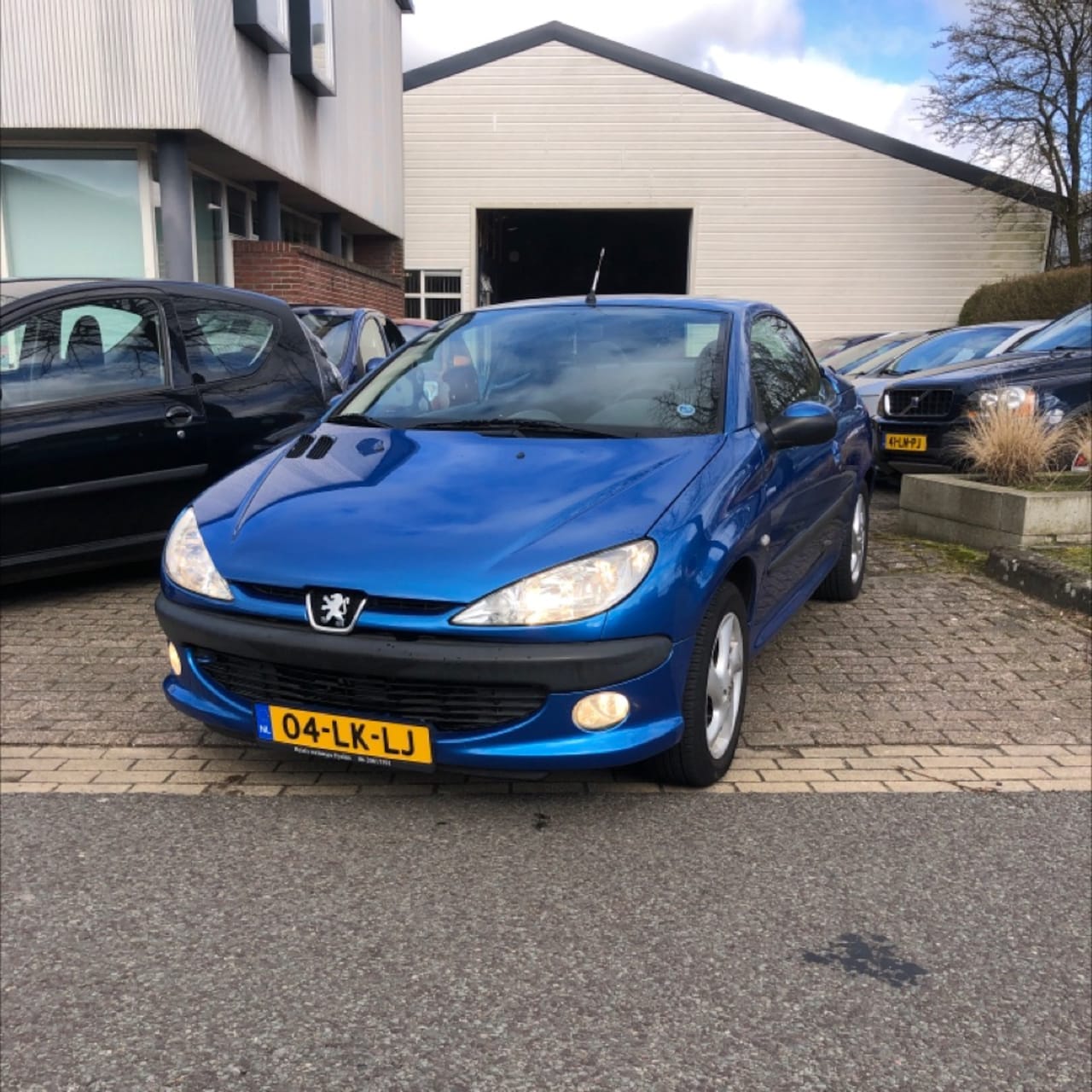 Peugeot 206 CC - 1.6-16V Keurig nette Cabriolet met 157740 kilometer. Bij aankoop komt er een nieuwe Apk ke - AutoWereld.nl