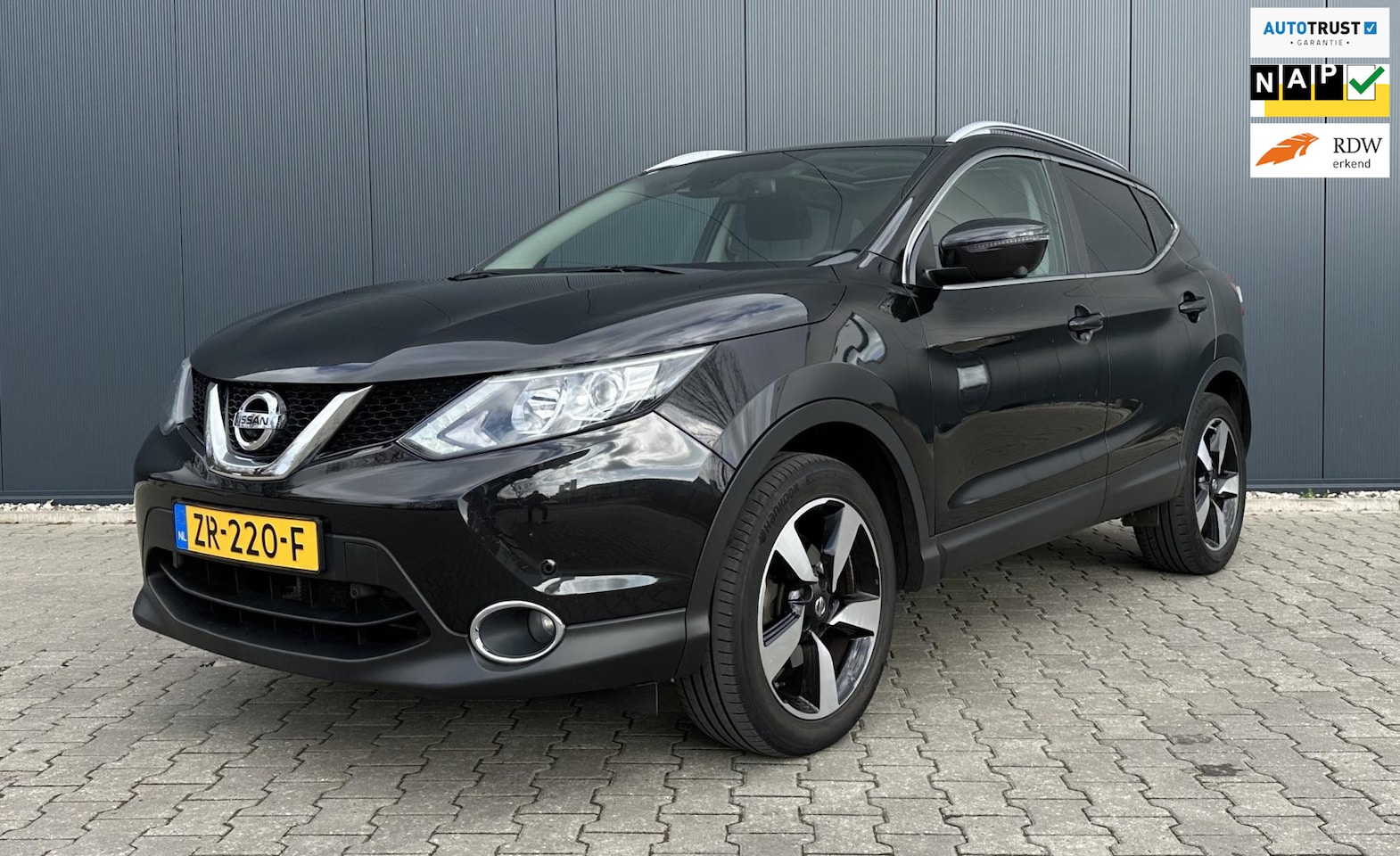 Nissan Qashqai - 1.2 Connect Edition Airco Cruise Pano Camera Trekhaak - AutoWereld.nl