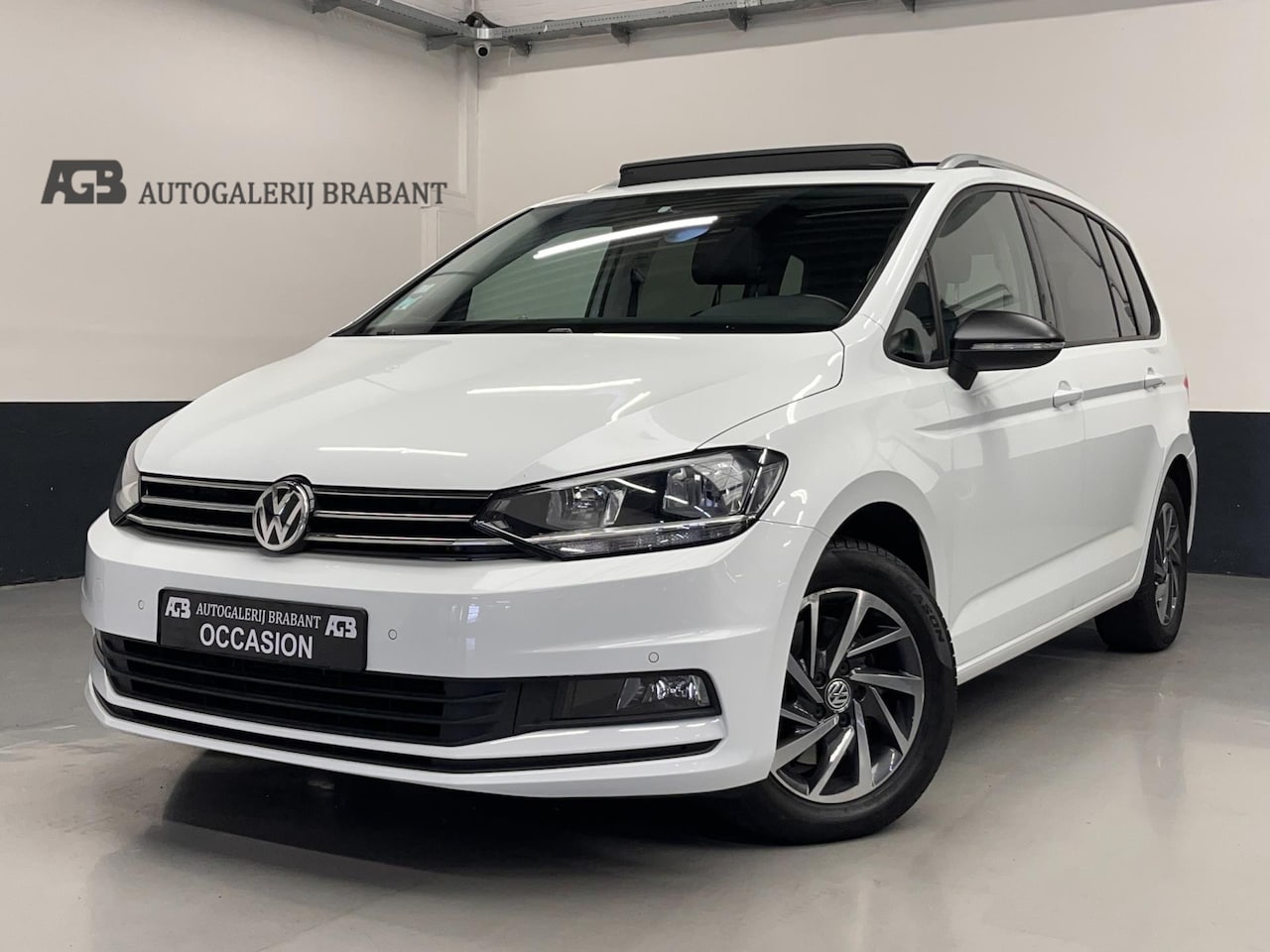 Volkswagen Touran - 1.4 TSI Highline 7p. Pano/Automaat/Carplay - AutoWereld.nl