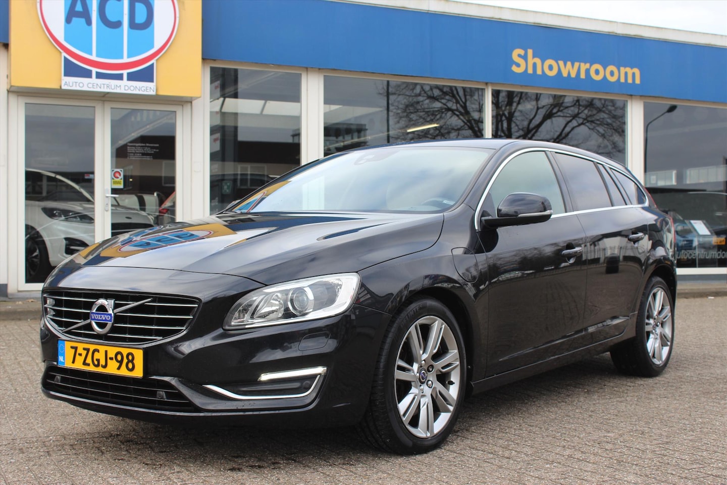 Volvo V60 - D6 Plug-In Hybrid AWD Summum | Orig. Rear Seat DVD Entertainment System | | HarmanKardon | - AutoWereld.nl