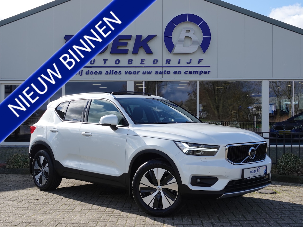 Volvo XC40 - 1.5 T3 164PK Momentum BOMVOL | PANO | TREKH. | PILOT | HK-AUDIO - AutoWereld.nl