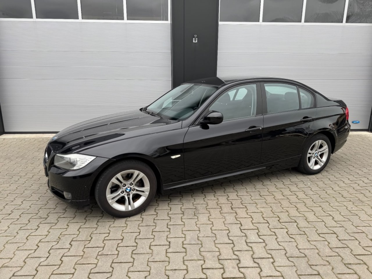 BMW 3-serie - 316I BLACK en SILVER / Youngtimer / Boekjes en historie aanwezig - AutoWereld.nl