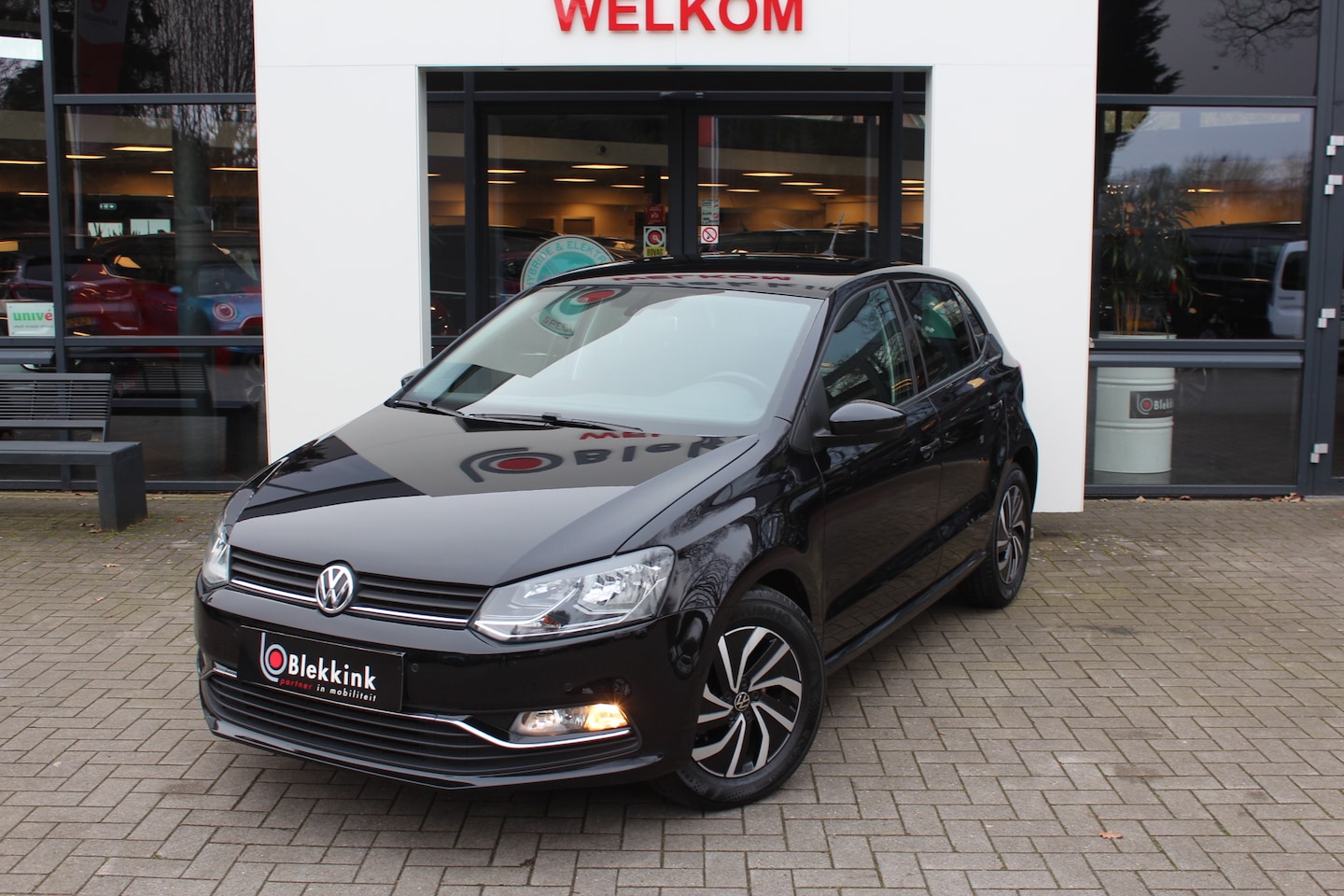 Volkswagen Polo - 1.2 TSI Highline AUTOMAAT Airco,Navigatie,Trekhaak - AutoWereld.nl