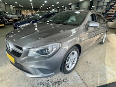 Mercedes-Benz CLA-Klasse - 180 AMG Automaat Leder Bi-Xenon Keyless Navigatie PDC Camera