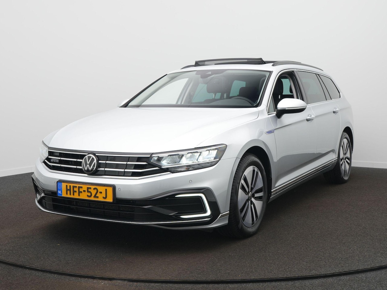 Volkswagen Passat Variant - 1.4 TSI PHEV GTE Business / Panodak / Virtual / Elek. Stoelen / Camera - AutoWereld.nl