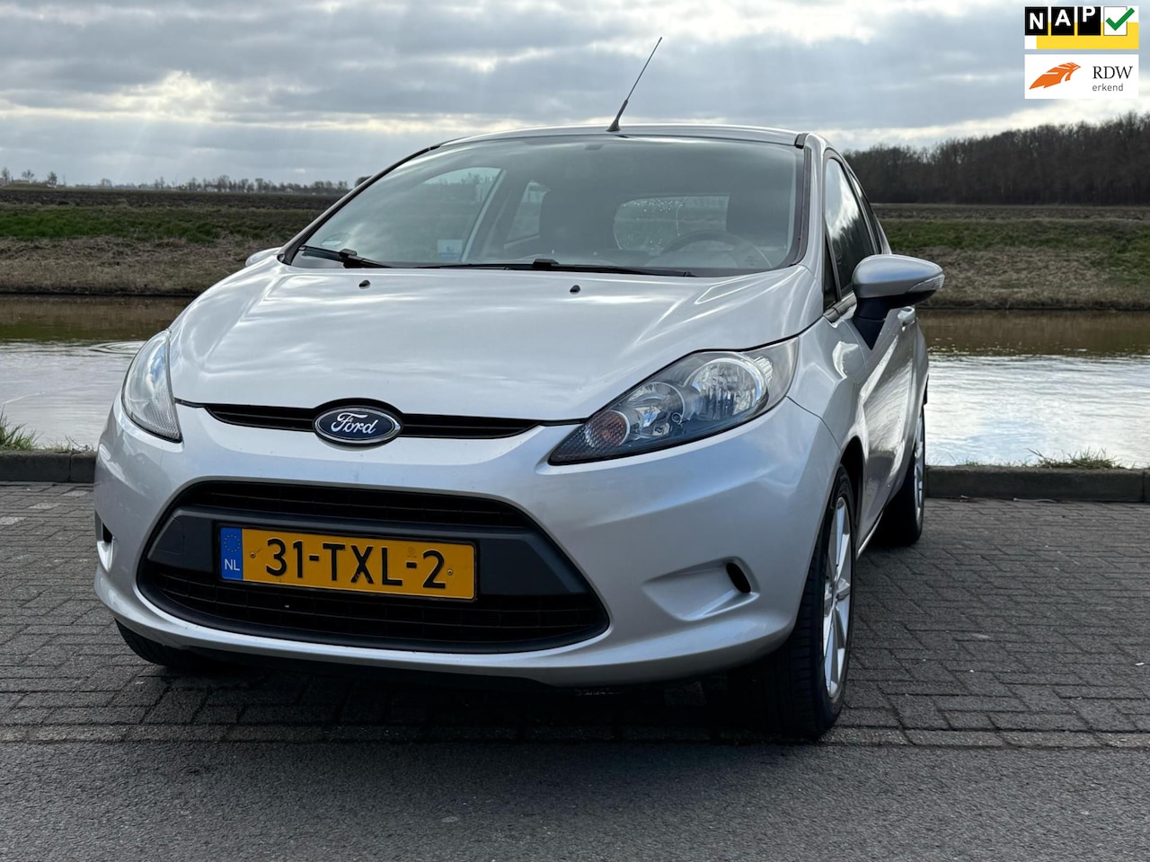 Ford Fiesta - 1.4 Titanium AUTOMAAT / TREKHAAK - AutoWereld.nl