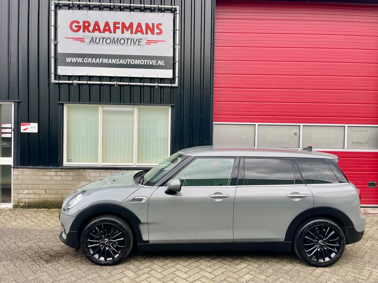 MINI Clubman - 1.5 One Business Mini Clubman Nov. 2017 Moonwalk Grey 81.000km, Navigatie 1 jaar garantie - AutoWereld.nl