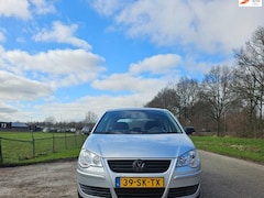 Volkswagen Polo - 1.4-16V Trendline