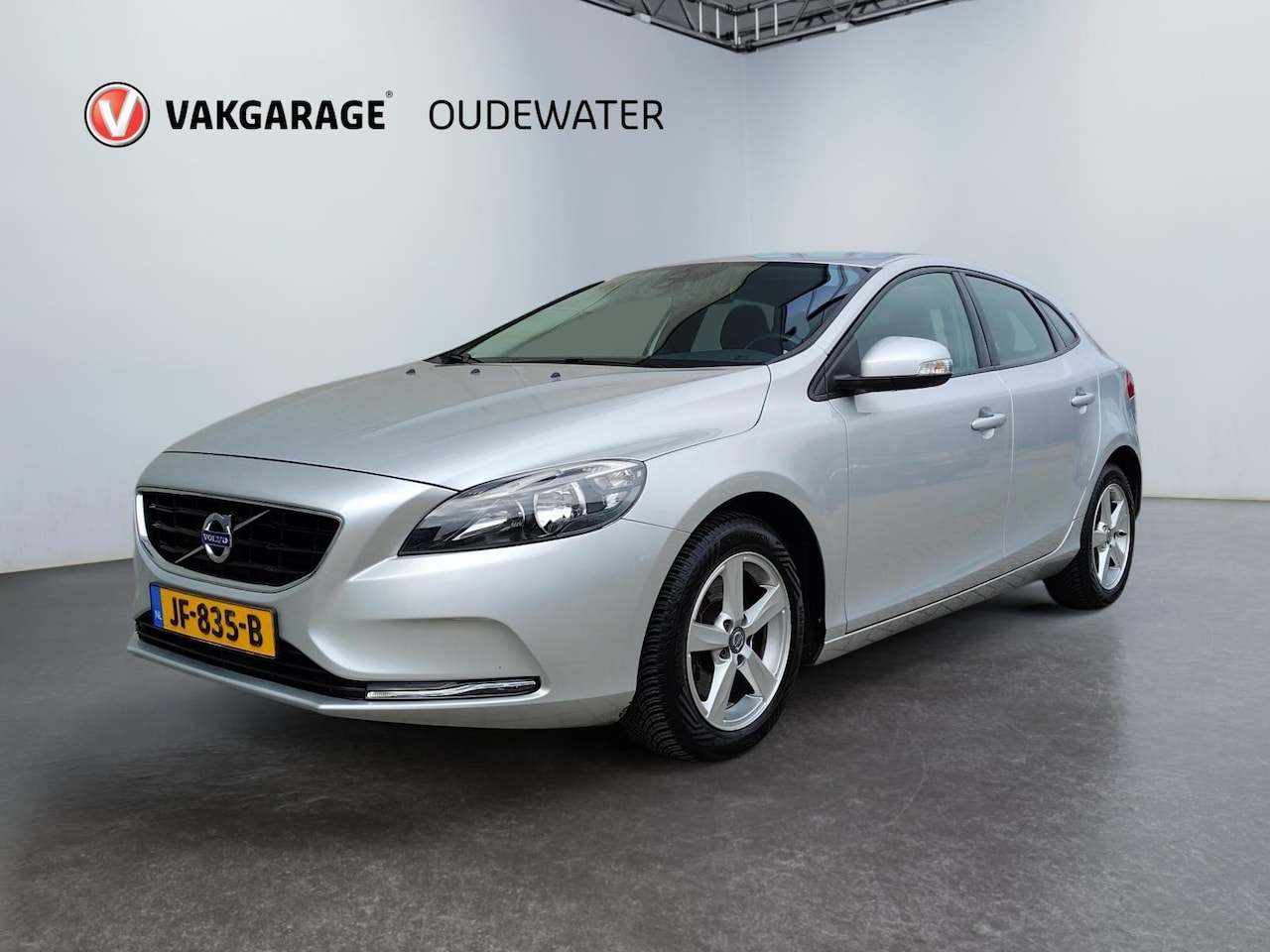 Volvo V40 - 2.0 D2 Momentum 2.0 D2 Momentum - AutoWereld.nl