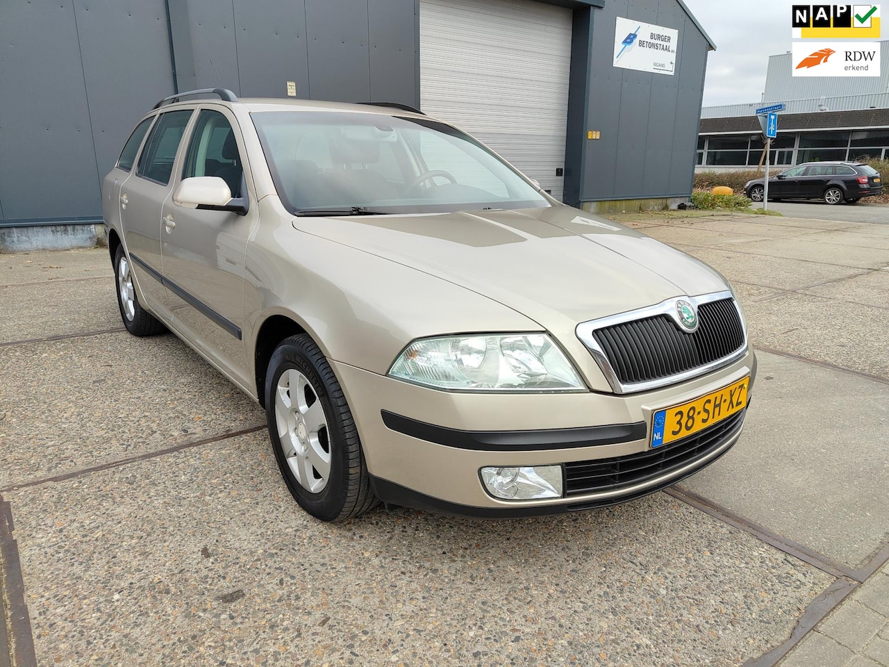 Skoda Octavia Combi - 1.6 Elegance 1.6 Elegance ( VOL DEALER ONDERHOUDEN) - AutoWereld.nl