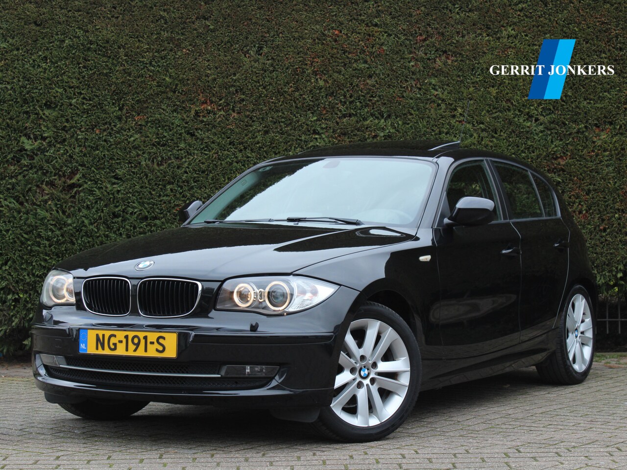 BMW 1-serie - 116i High Executive | Schuifdak | Xenon | Stoelverwarming | Trekhaak - AutoWereld.nl