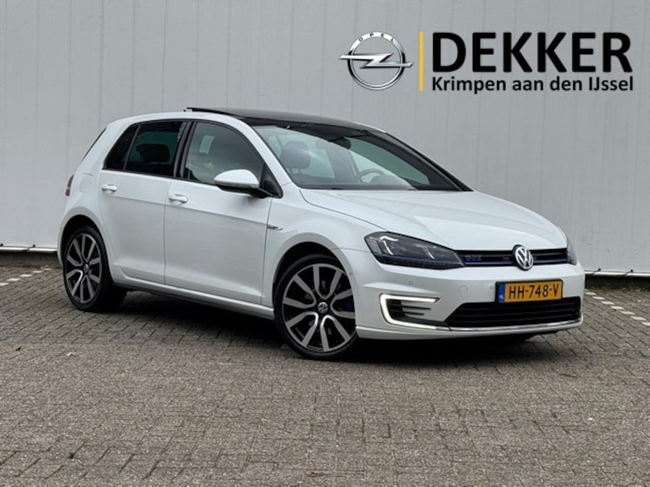 Volkswagen Golf - 1.4 TSI GTE 204PK Automaat met Leer, Schuifdak, Navi/Camera, Stoelverwarming - AutoWereld.nl