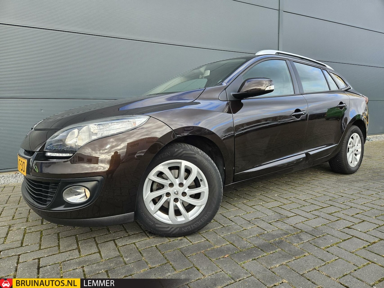 Renault Mégane Estate - 1.5 dCi Collection Airco Navi Bruin - AutoWereld.nl