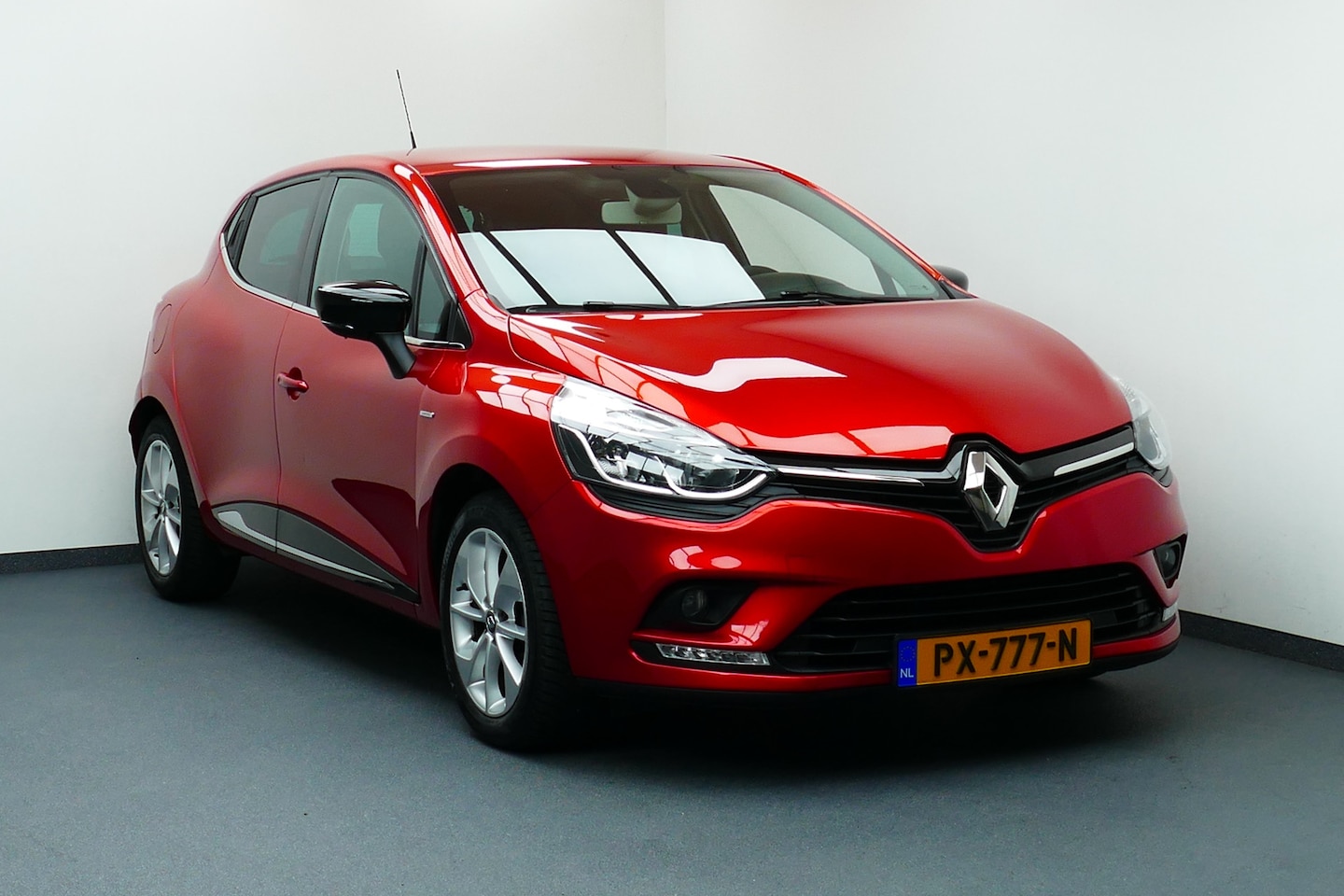 Renault Clio - 0.9 TCe Limited Navi, Clima, Cruise, 16"LMV, Afn Haak 1200kg - AutoWereld.nl