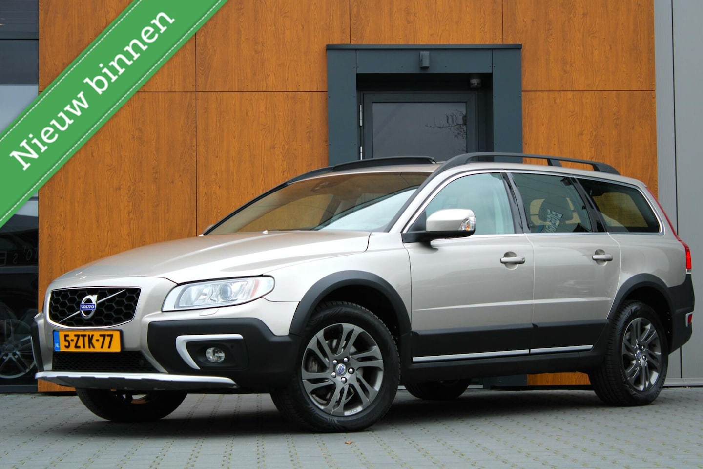 Volvo XC70 - 2.0 D4 FWD Summum Automaat| Pano | Leder | Navi - AutoWereld.nl