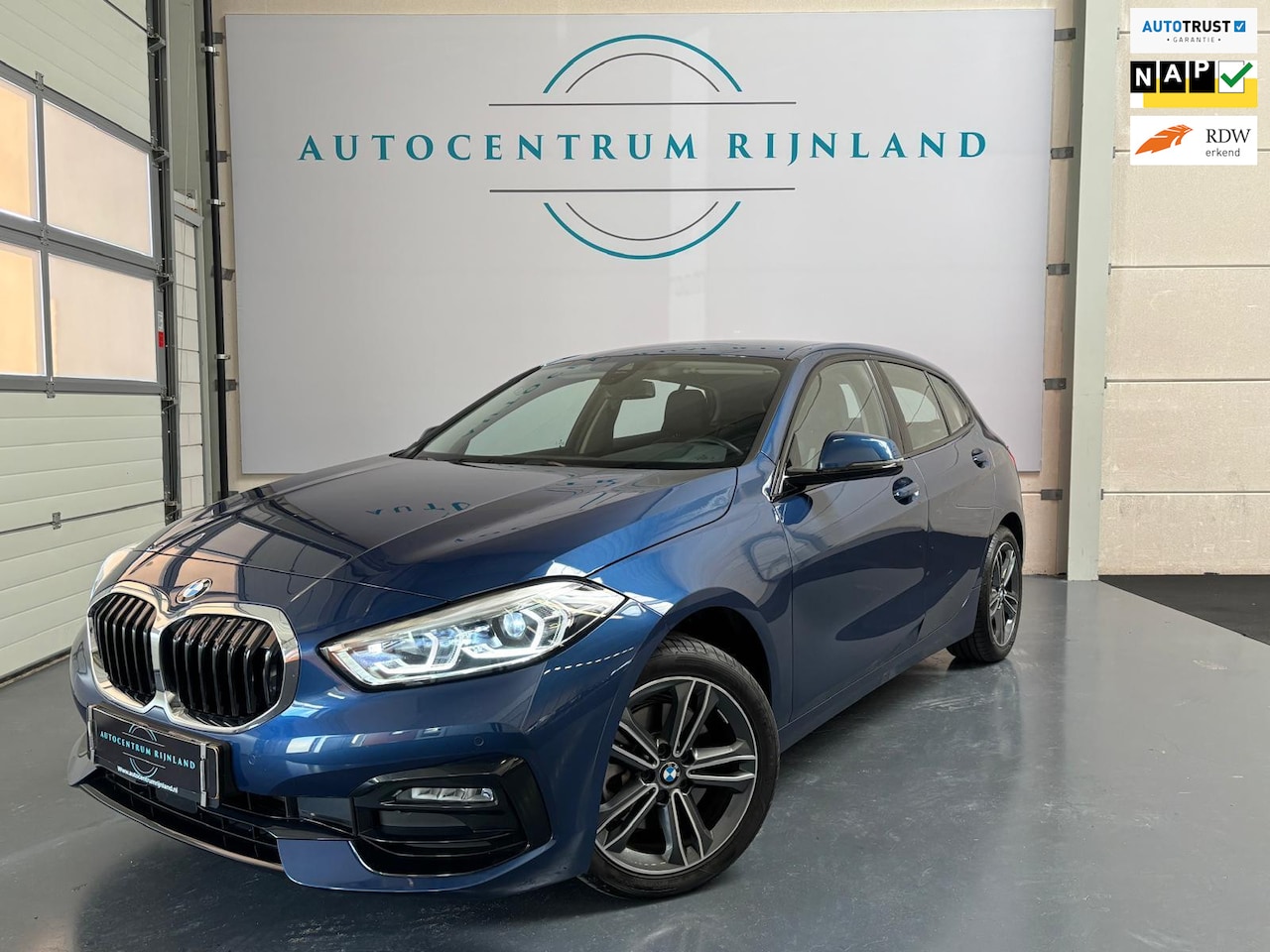 BMW 1-serie - 118i High Executive Automaat 1 Jaar Garantie 13623KM - AutoWereld.nl