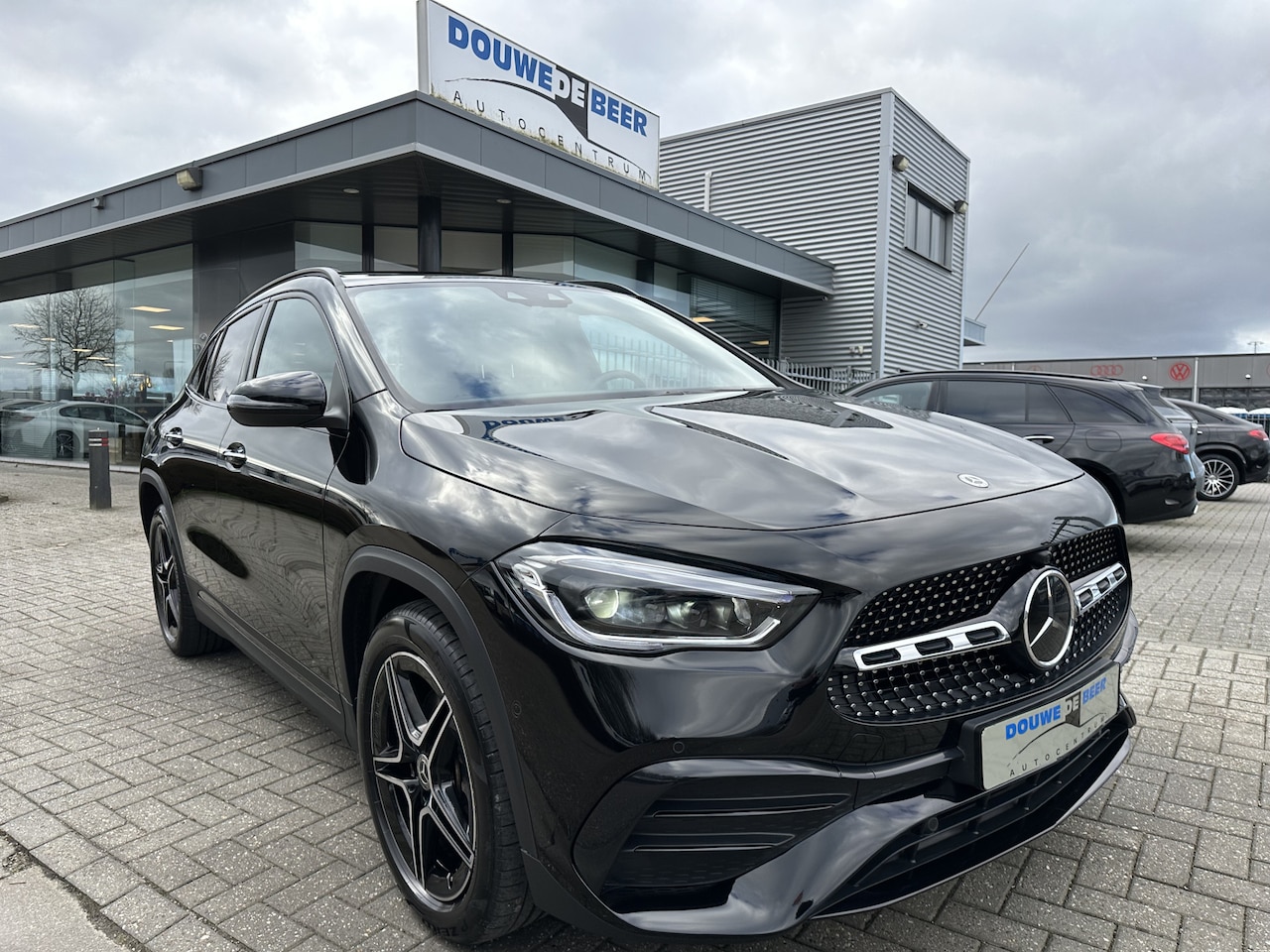 Mercedes-Benz GLA-Klasse - 250 e AMG Line Pano-Dak | Trekhaak | Keyless | Elekt. Klep | Camera - AutoWereld.nl