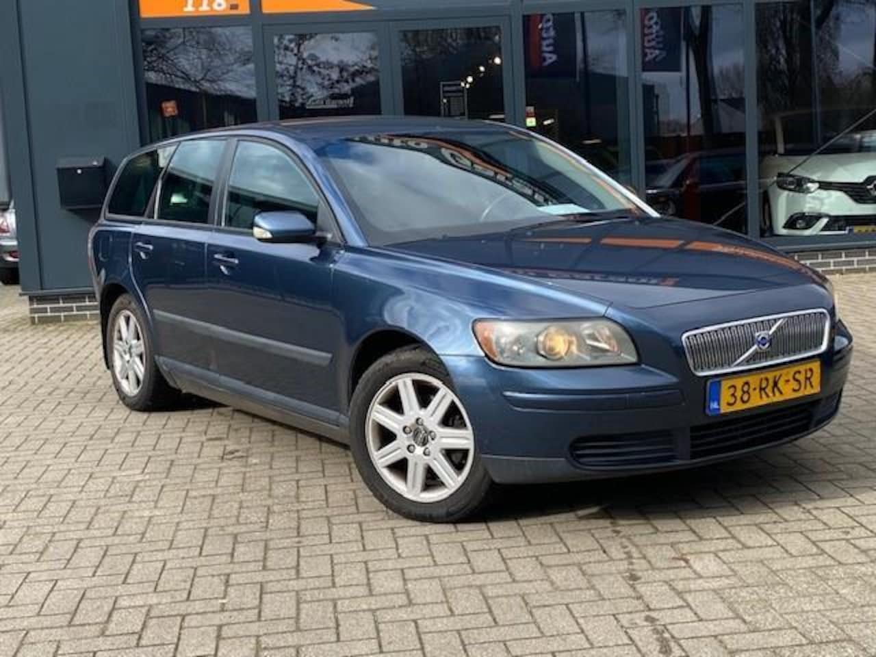 Volvo V50 - 1.8 Elite/cruise/airco/lm/zeer netjes onderhouden - AutoWereld.nl