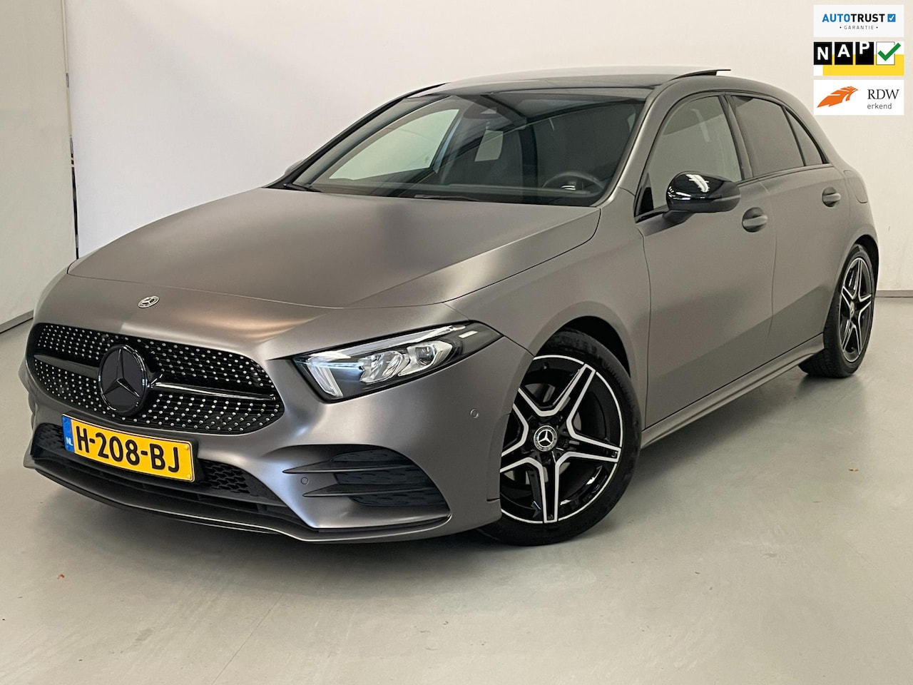 Mercedes-Benz A-klasse - 180 / AMG / Pano / NL-auto / Widescreen - AutoWereld.nl