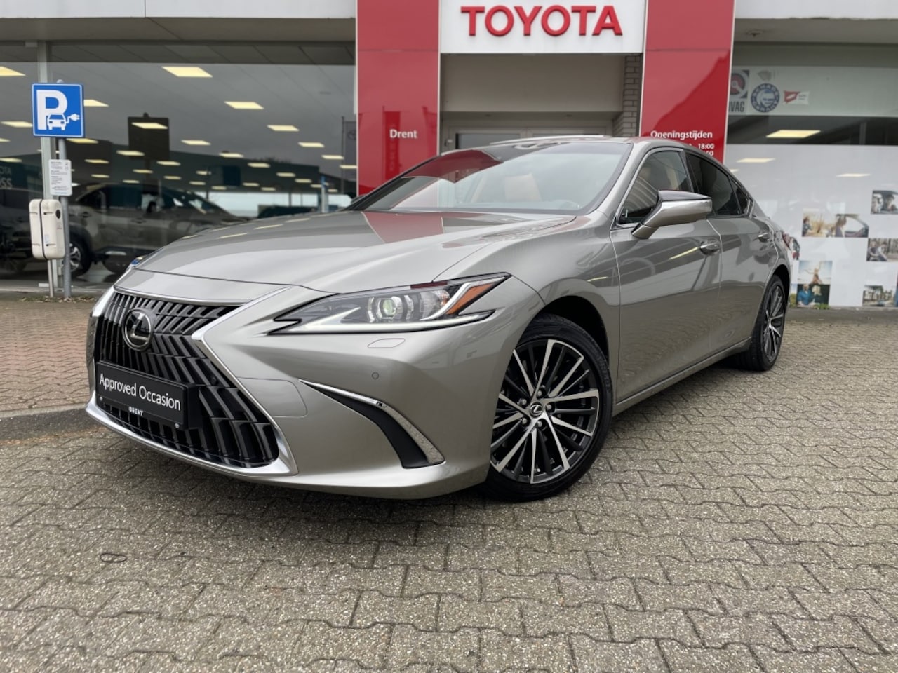 Lexus ES - 300h Business Line | Schuif/Kanteldak | Leder | Blind Spot | Sto - AutoWereld.nl