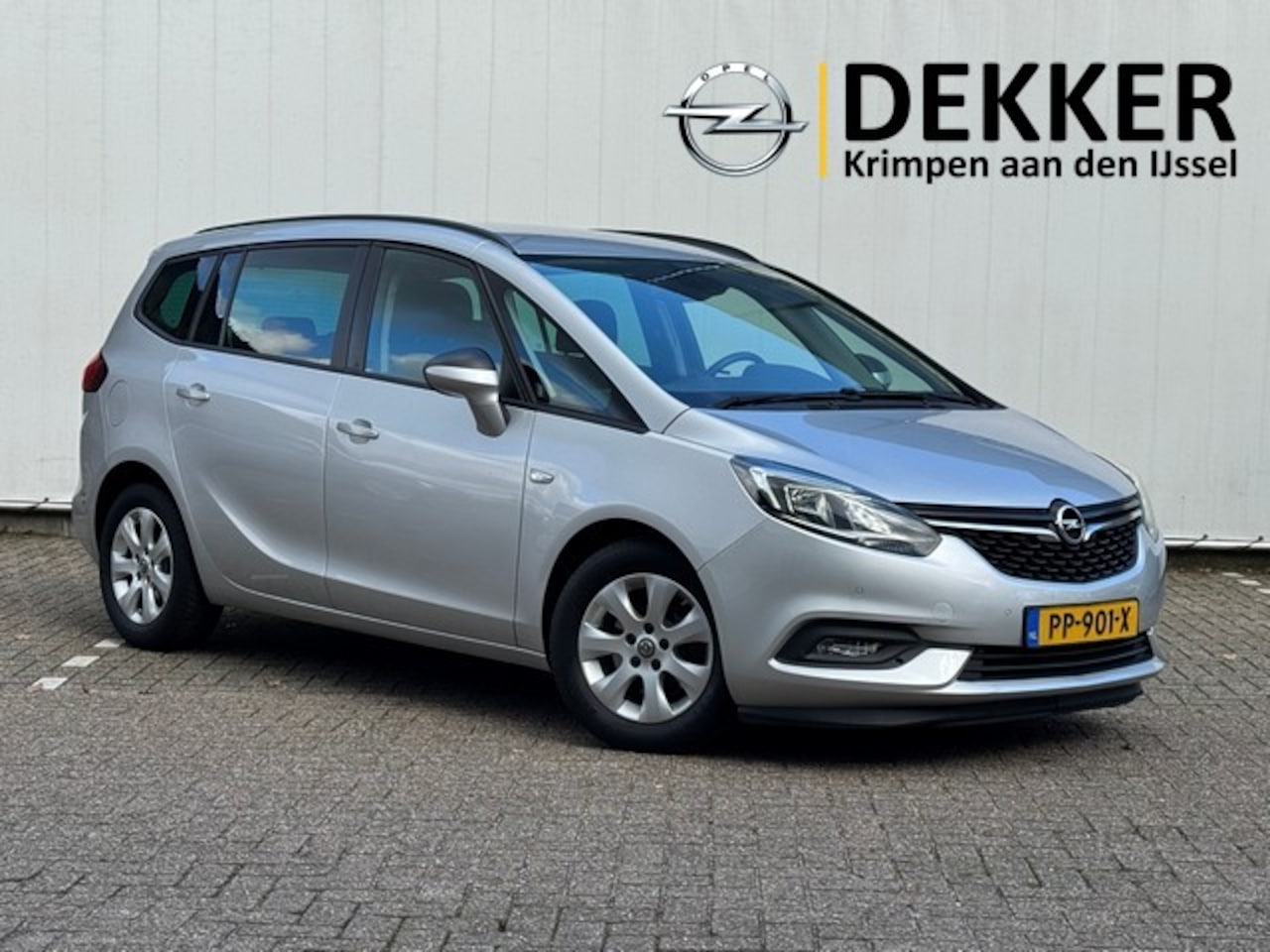 Opel Zafira - 1.4 Turbo Online Edition 7 Persoons met Navigatie, Trekhaak, All Season Banden - AutoWereld.nl