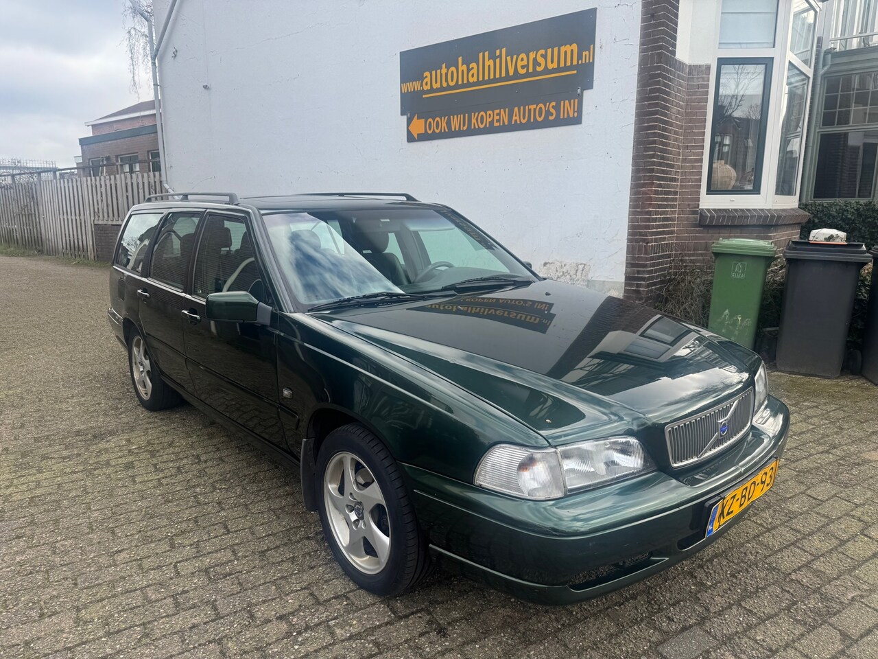 Volvo V70 - 2.5 Luxury-Line 7 PERSOONS - AutoWereld.nl