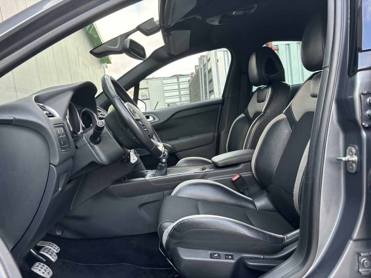 Citroën DS4 - 1.6 VTi So Chic INCL. Grote Beurt!! Airco/ Stoelmassage/ Cruise Control/ Navigatie!!