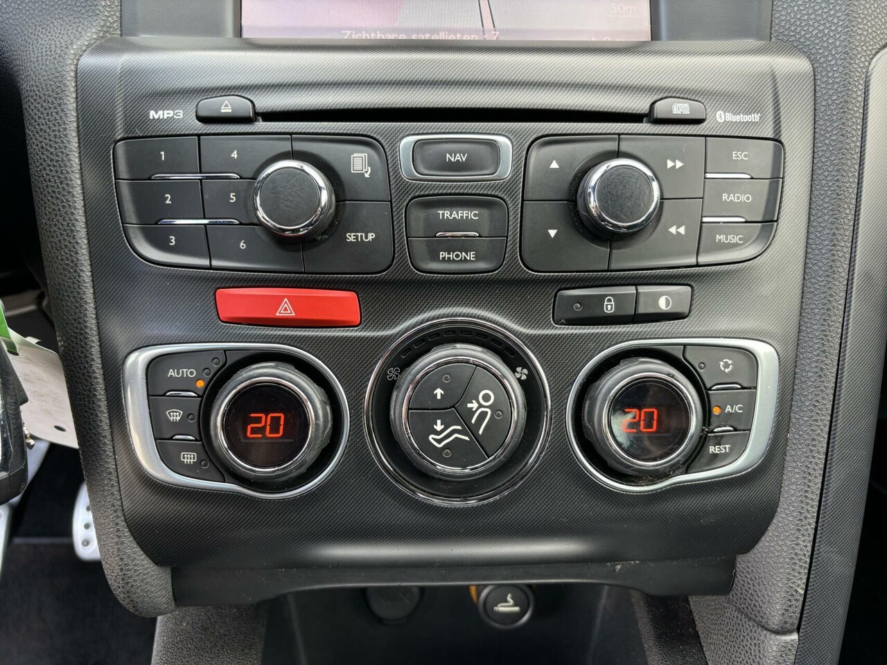 Citroën DS4 - 1.6 VTi So Chic INCL. Grote Beurt!! Airco/ Stoelmassage/ Cruise Control/ Navigatie!!