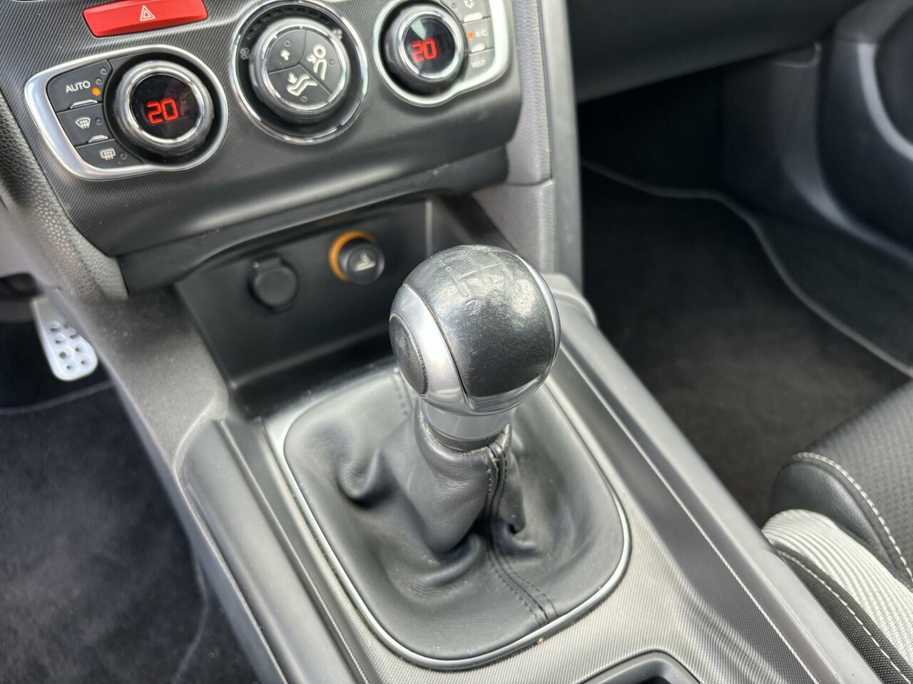 Citroën DS4 - 1.6 VTi So Chic INCL. Grote Beurt!! Airco/ Stoelmassage/ Cruise Control/ Navigatie!!