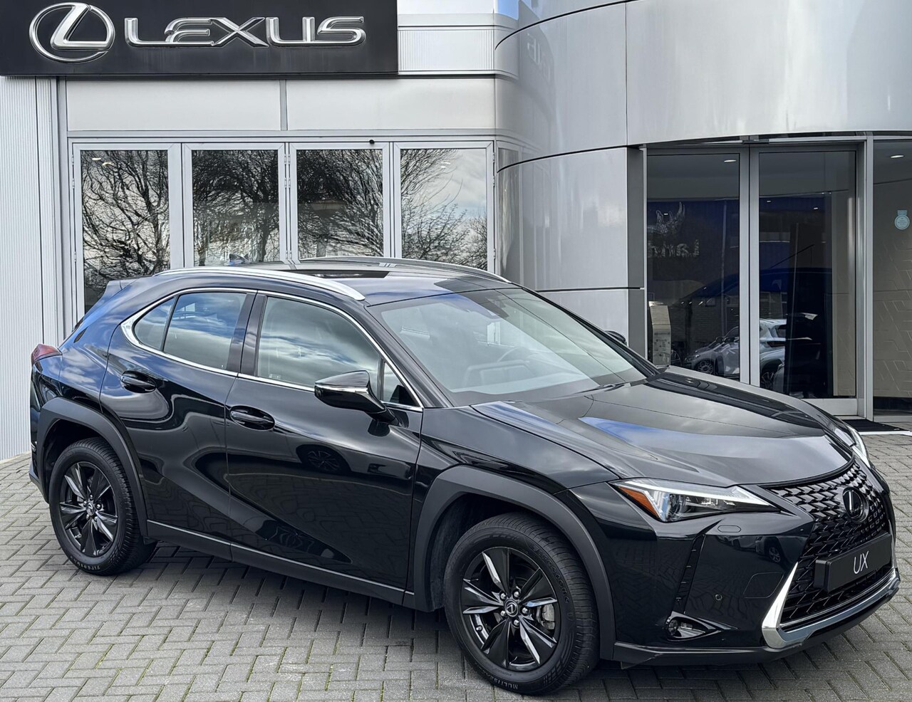 Lexus UX - 250h Luxury Line FACELIFT GROOT SCHERM STOELVERW BLIND-SPOT PARK-SENSOR - AutoWereld.nl