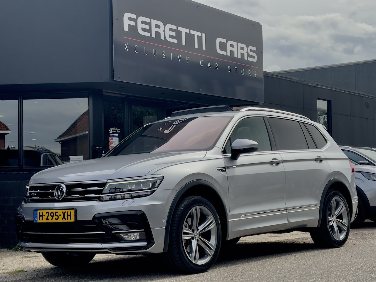 Volkswagen Tiguan Allspace - 1.5 TSI AUT7 3X R-LINE 7PERS. PANODAK VOL-LEDER NAVI CAMERA VIRTUAL-DASH APPLE-CARPLAY LED - AutoWereld.nl