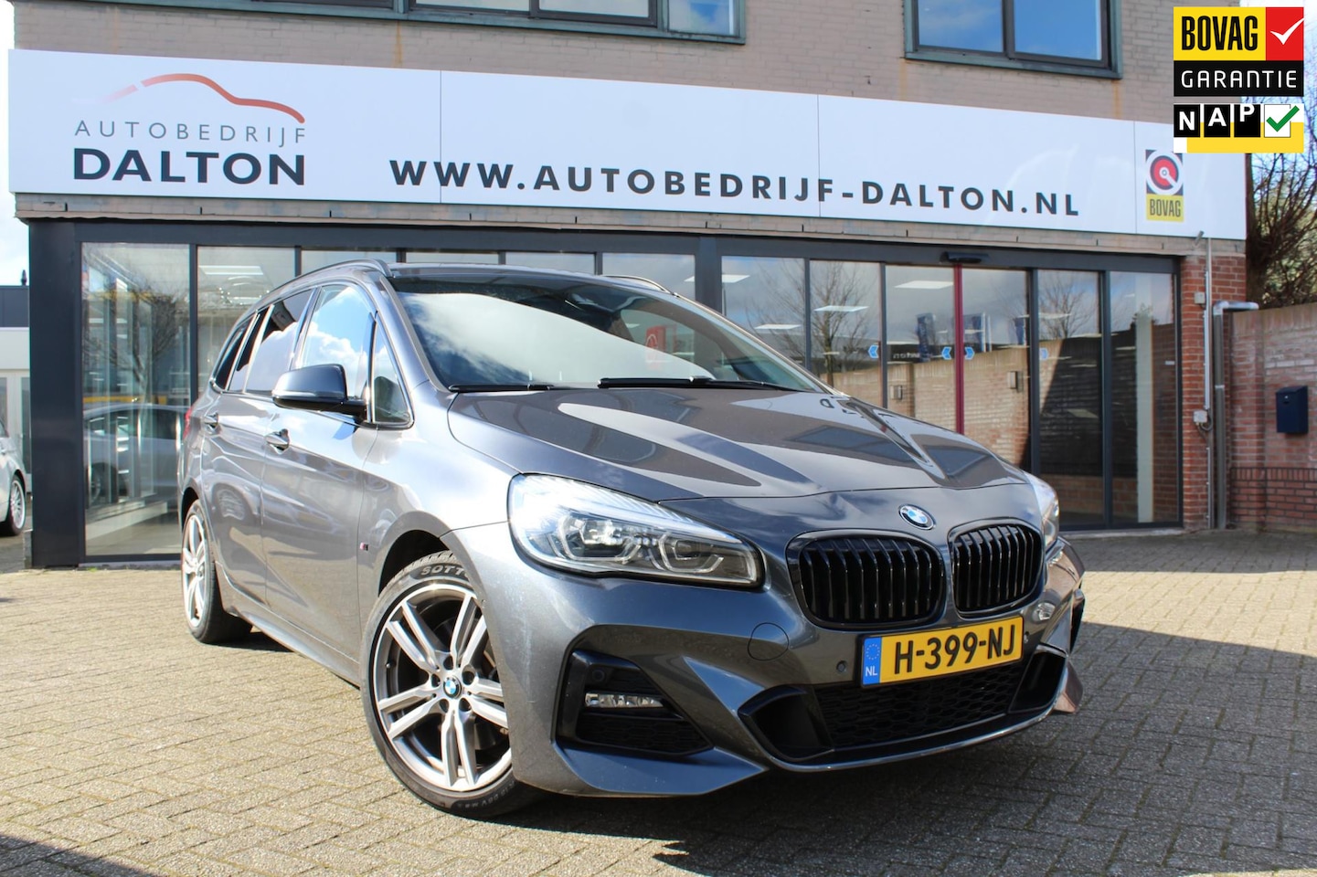 BMW 2-serie Gran Tourer - 220i 192 PK High Executive Ed M-SPORT PAKKET / AUTOMAAT / PANODAK / LEER / ORIG. NL - AutoWereld.nl