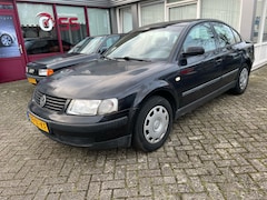 Volkswagen Passat - 1.8-5V Trendline LOOP OF SLOOP HANDEL EXPORT