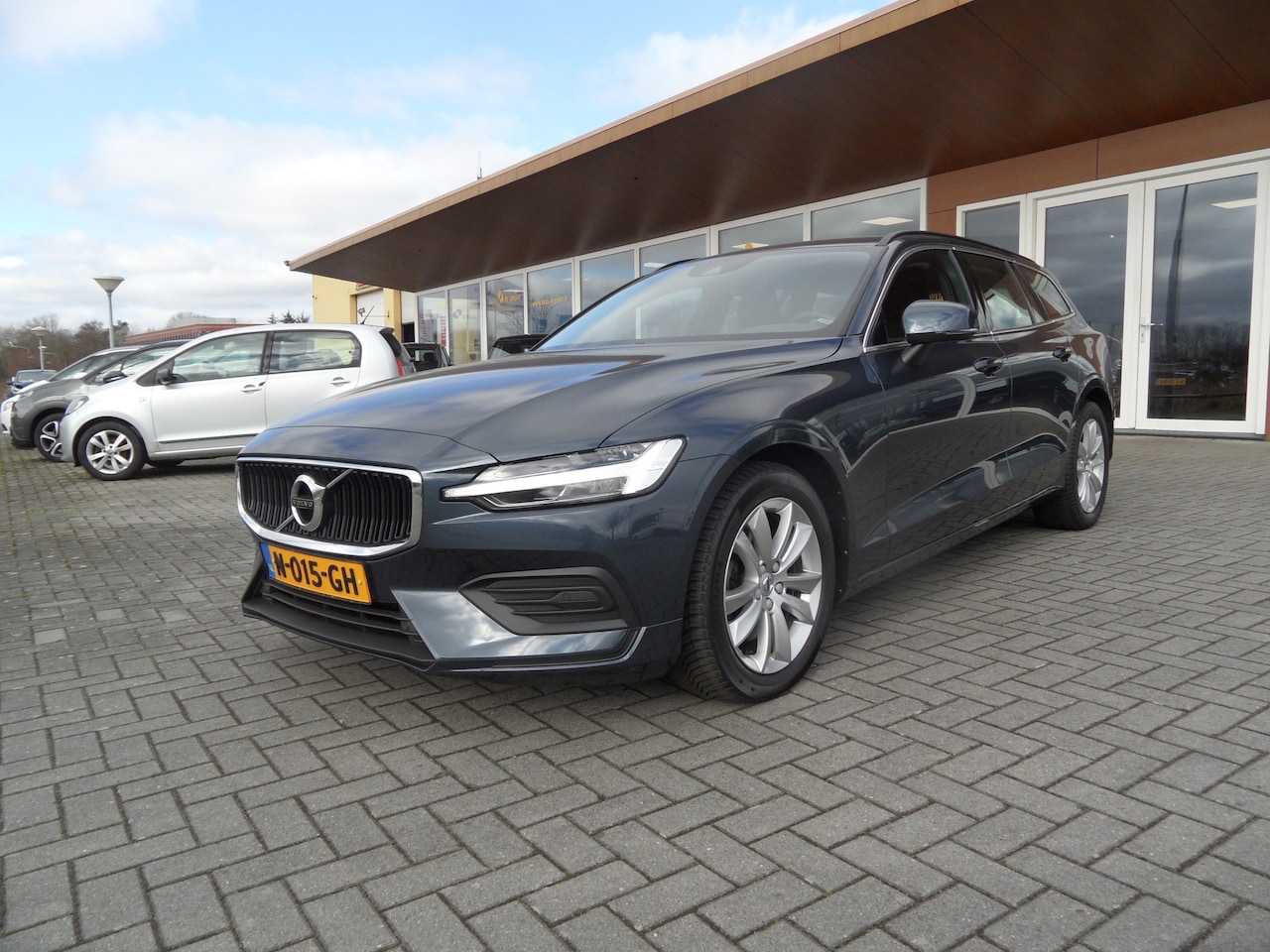 Volvo V60 - 2.0 B3 Momentum Business Automaat - AutoWereld.nl