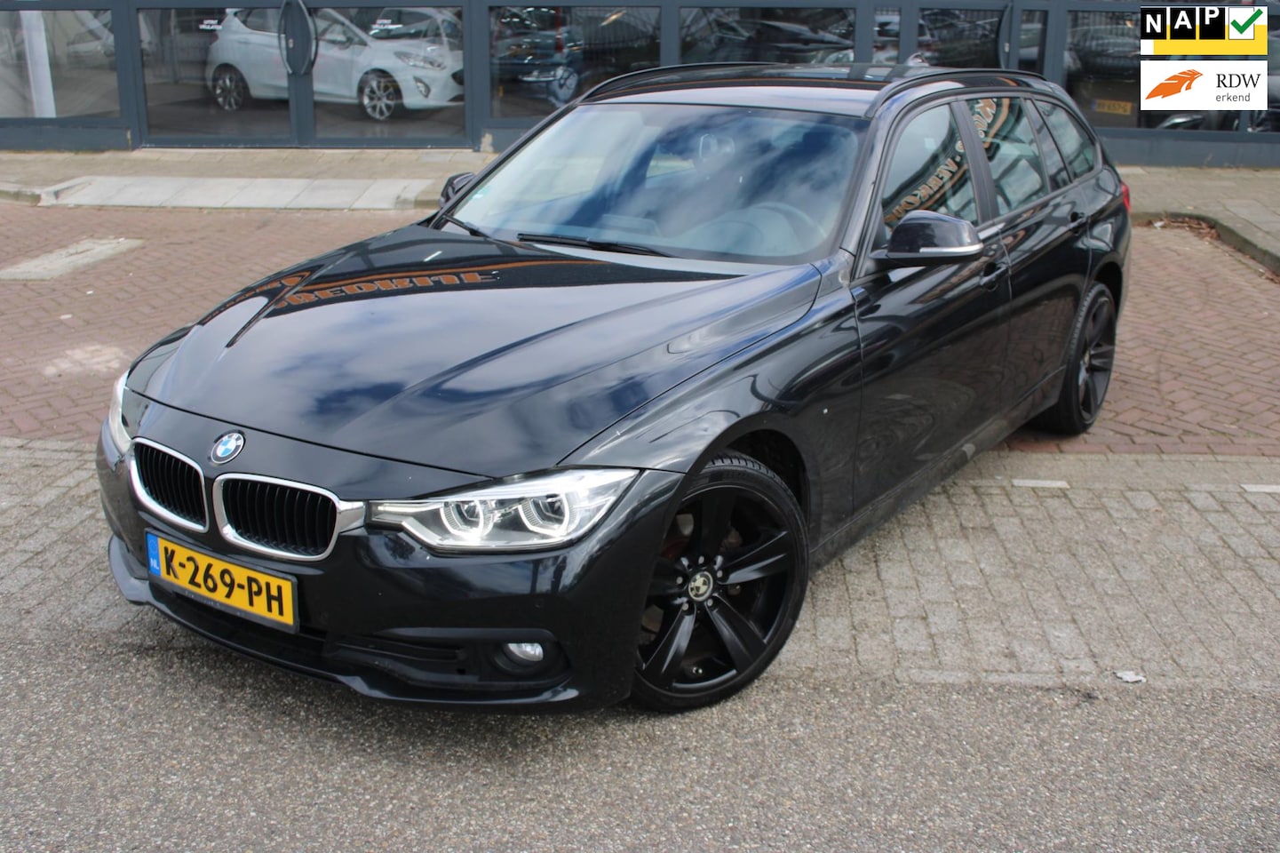 BMW 3-serie Touring - 318d High Executive | Camera | Stoelverwarming | Keyless Entry& Go | - AutoWereld.nl