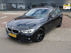 BMW 3-serie Touring - 318d High Executive | Camera | Stoelverwarming | Keyless Entry& Go |