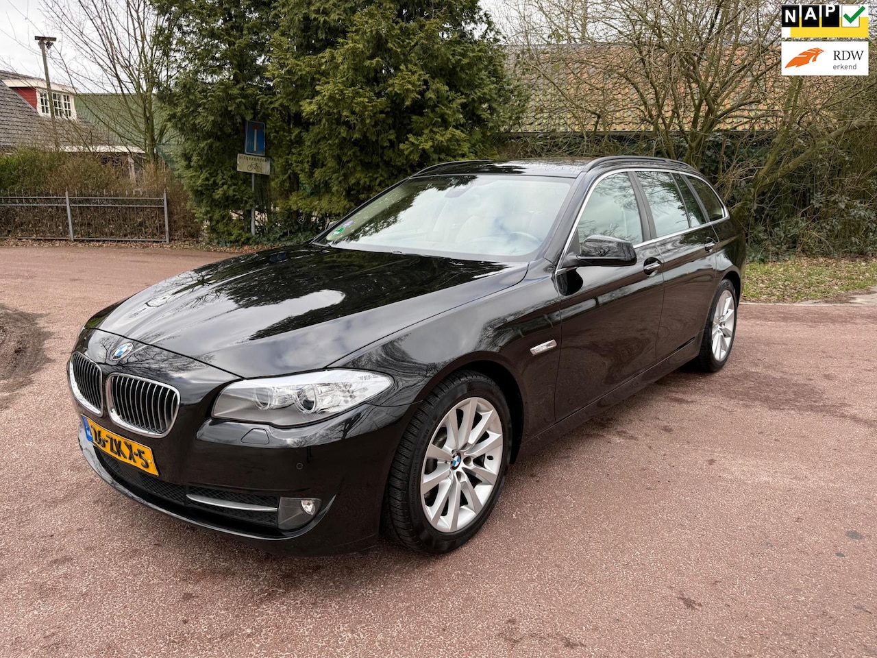 BMW 5-serie Touring - 520i High Executive / Navi / Xenon / Leder / NAP / Airco / pdc / led - AutoWereld.nl