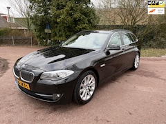 BMW 5-serie Touring - 520i High Executive / Navi / Xenon / Leder / NAP / Airco / pdc / led