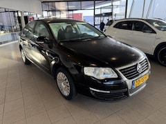 Volkswagen Passat - 1.6 FSI Trendline