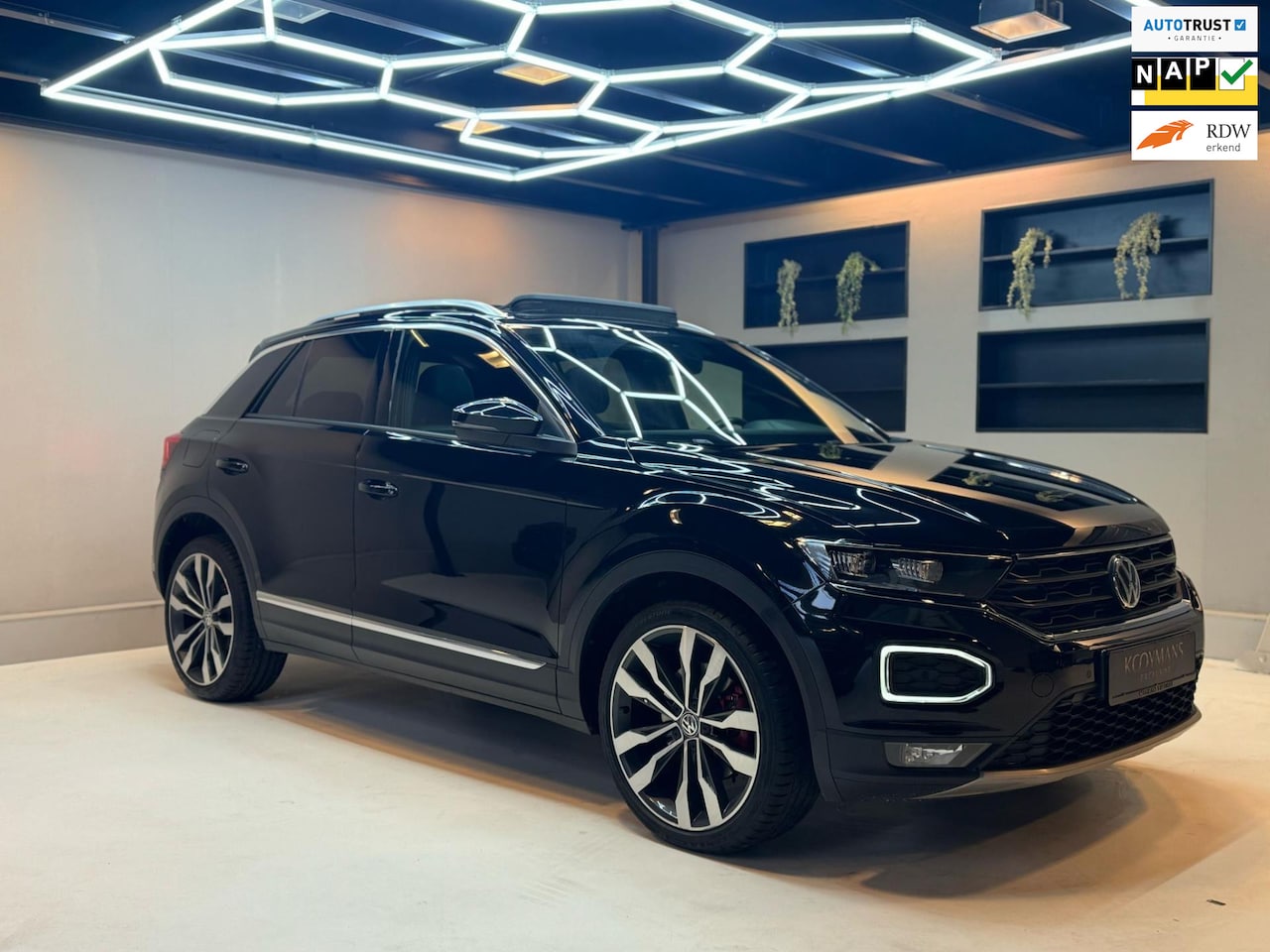 Volkswagen T-Roc - 1.5 TSI Sport Business R SPORTLINE/PANO/CRUISE/LANEASSIST/VIRTUAL/CAMERA/CARPLAY/NIEUWSTAA - AutoWereld.nl