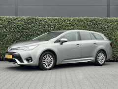 Toyota Avensis Touring Sports - 1.6 VVT-i Aspiration, NL AUTO, NAP, CRUISE, NAVI, ECC-AIRCO, CAMERA, TREKHAAK, LICHTMETAAL