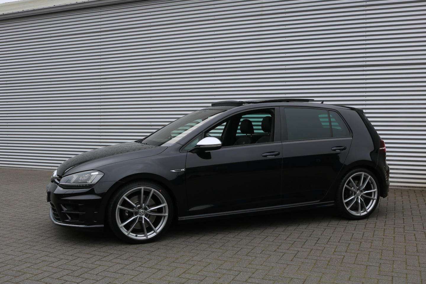 Volkswagen Golf - 2.0 TSI R 4MOTION 2.0 TSI R 4Motion (Panoramadak Sportleder Navi ACC Camera 19InchLMV PrivacyGlass Pdc V+A) - AutoWereld.nl