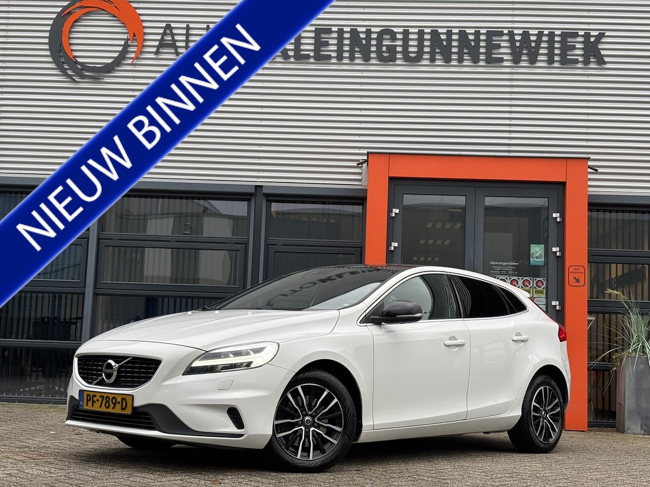 Volvo V40 - 2.0 T2 Nordic+/R-Design / Standkachel / Cruise Control / Navi / Stoelverwarming / - AutoWereld.nl