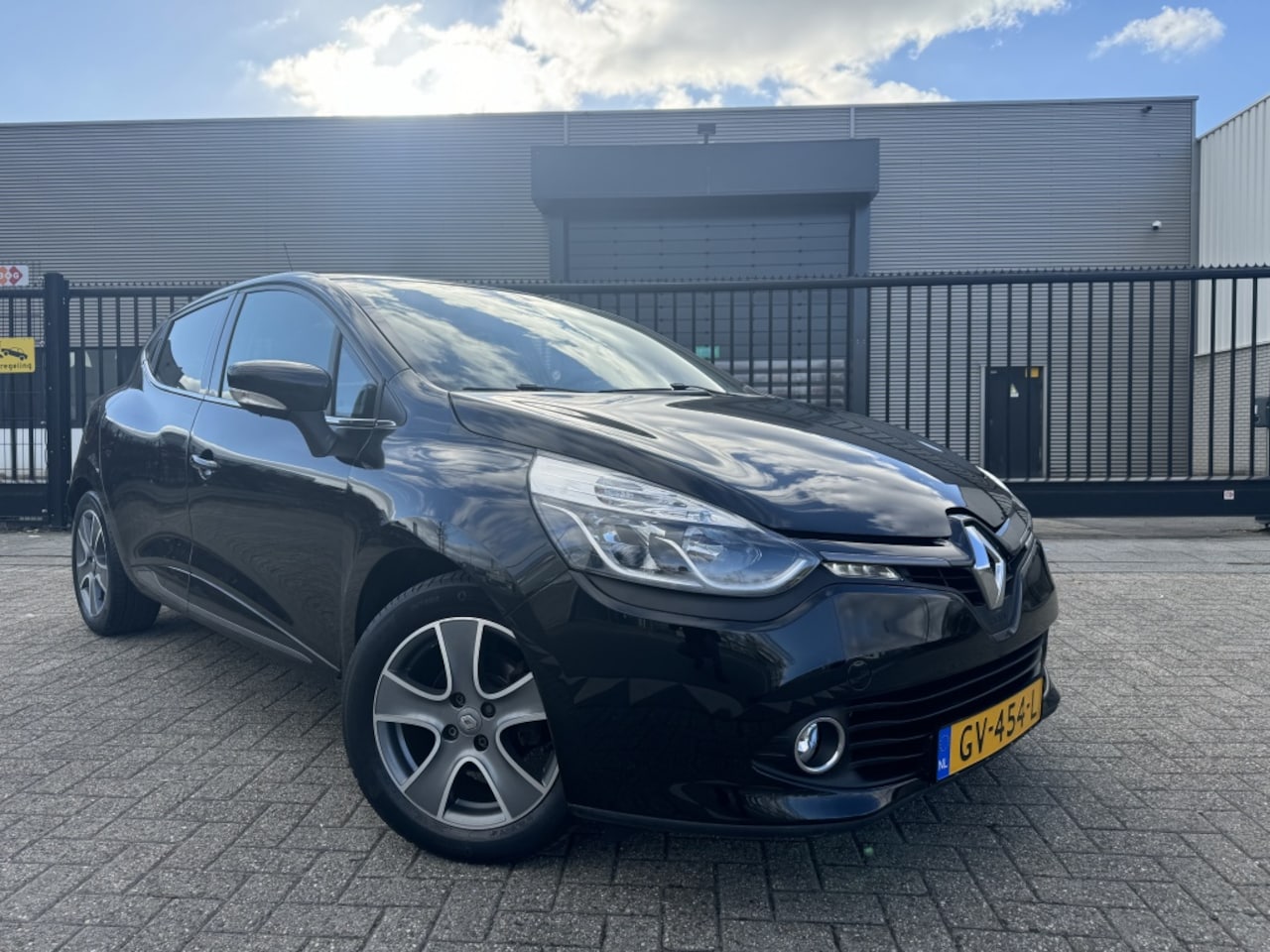 Renault Clio - 1.5 dCi Night&Day Navigatie|Parksensor Luxe model 2015 - AutoWereld.nl